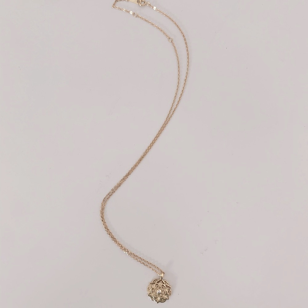 Simple Flower Pendant Necklace | 14k Gold Plated - Picture 4 of 5